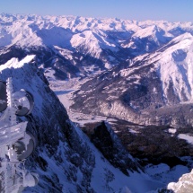 Blick von der Zugspitze auf Farchant